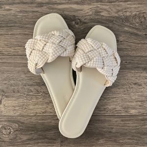 Pearl sandals